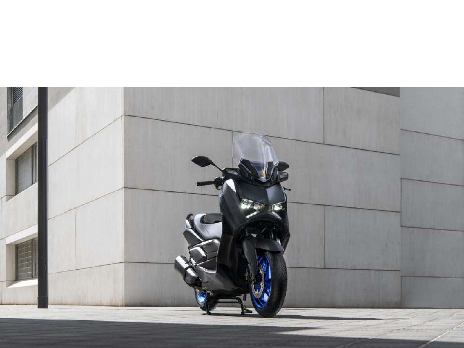 Скутер YAMAHA X - MAX 300 (Tech Black) 2023